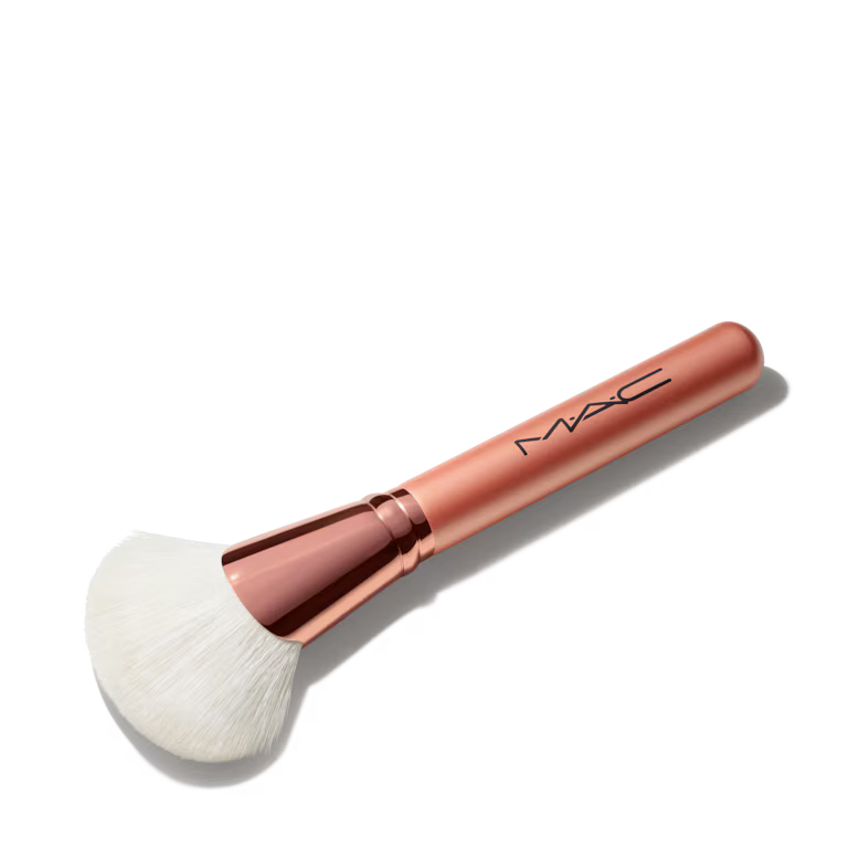 143S Bronzer Fan Brush